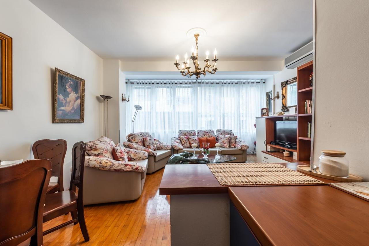 Vintage And Warm 2Br Apartament In Tirana Esterno foto