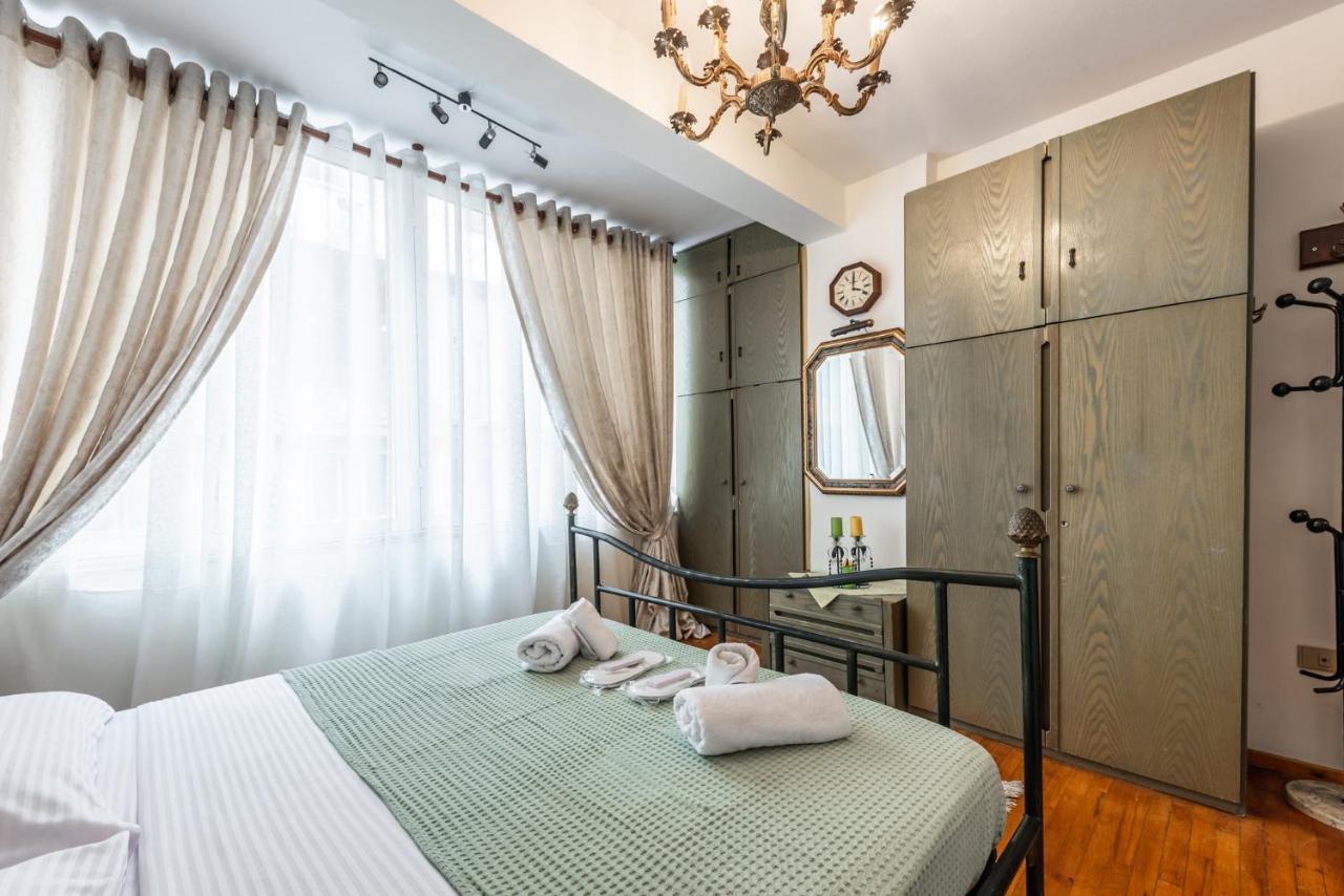 Vintage And Warm 2Br Apartament In Tirana Esterno foto