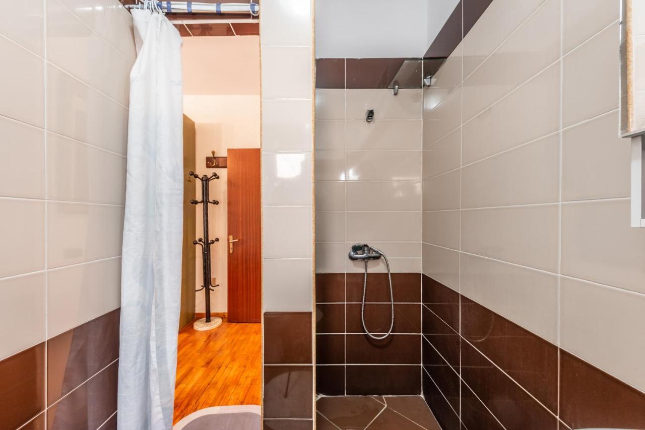 Vintage And Warm 2Br Apartament In Tirana Esterno foto