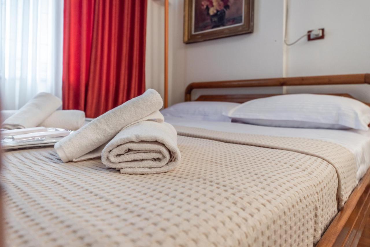 Vintage And Warm 2Br Apartament In Tirana Esterno foto