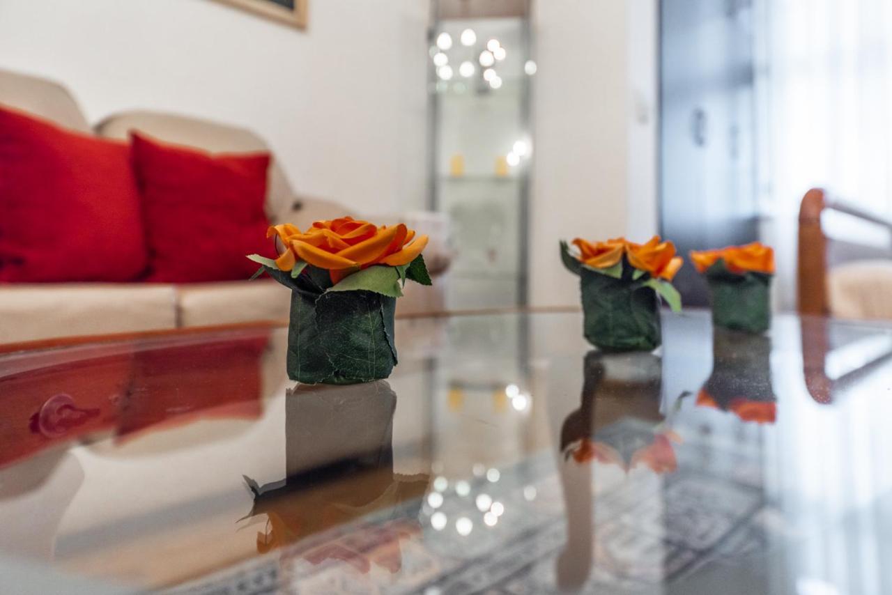 Vintage And Warm 2Br Apartament In Tirana Esterno foto